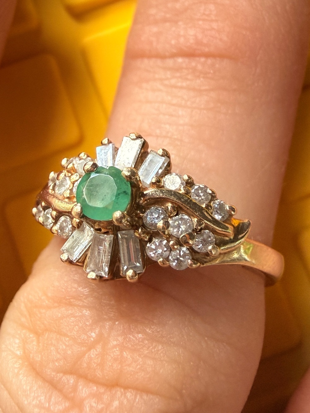 Vintage 1980s Ballerina 10kt Gold Emerald & Diamond Cluster Ring ACC8 .95 ctw - Picture 9 of 17